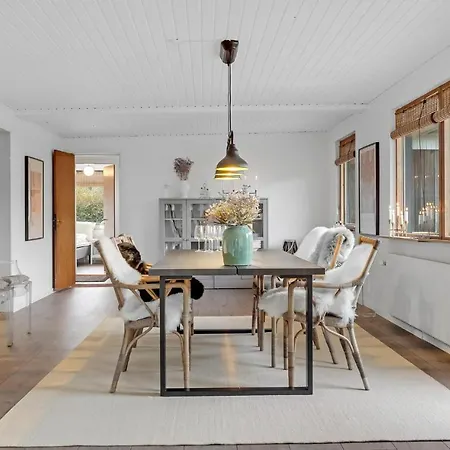 Awesome In With Wifi And 4 Bedrooms 펜션 Millinge