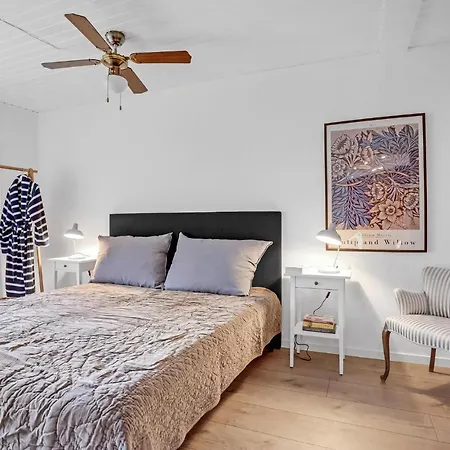 Awesome In With Wifi And 4 Bedrooms 펜션 Millinge