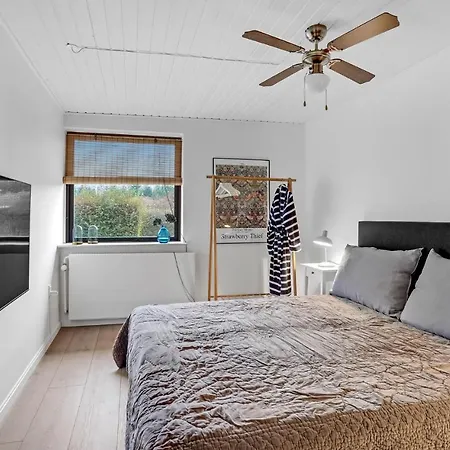 Awesome In With Wifi And 4 Bedrooms 펜션 *